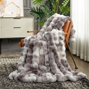 NWT ULTRA SOFT, Elegant & Luxurious Bubble Faux Fur Throw Blanket, 50x60